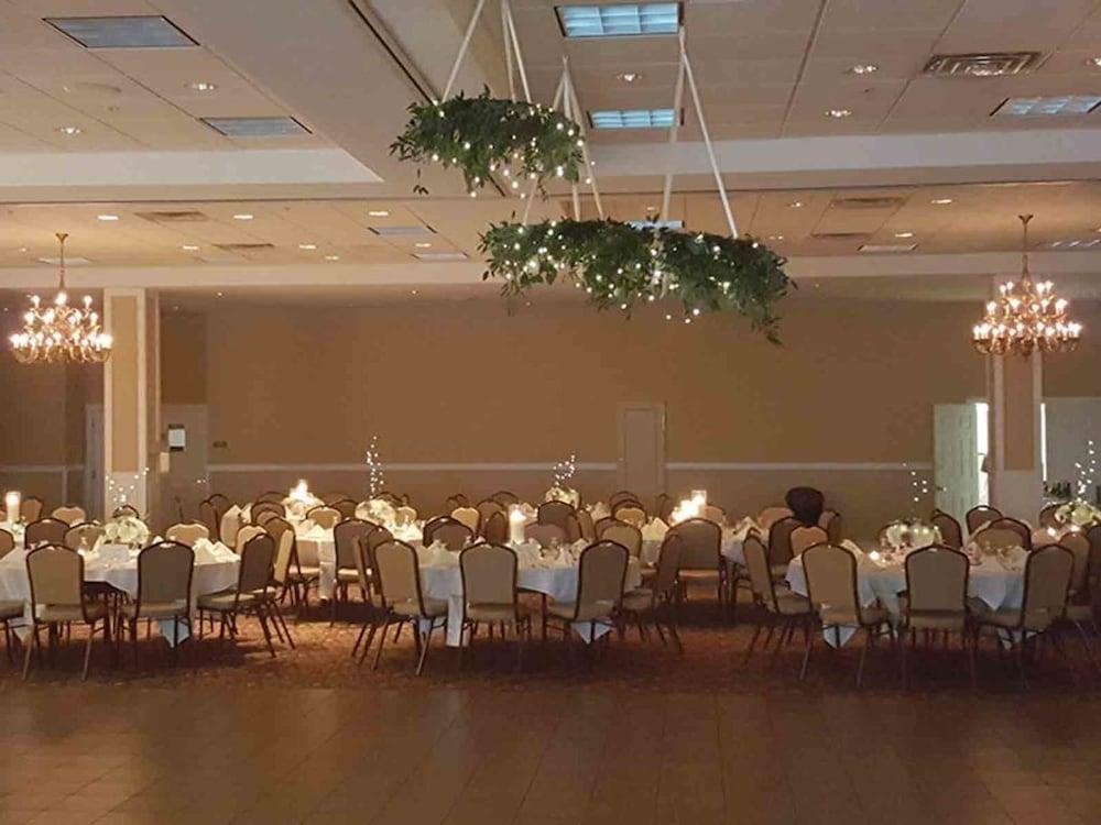 Town & Country Inn And Suites Quincy Bagian luar foto