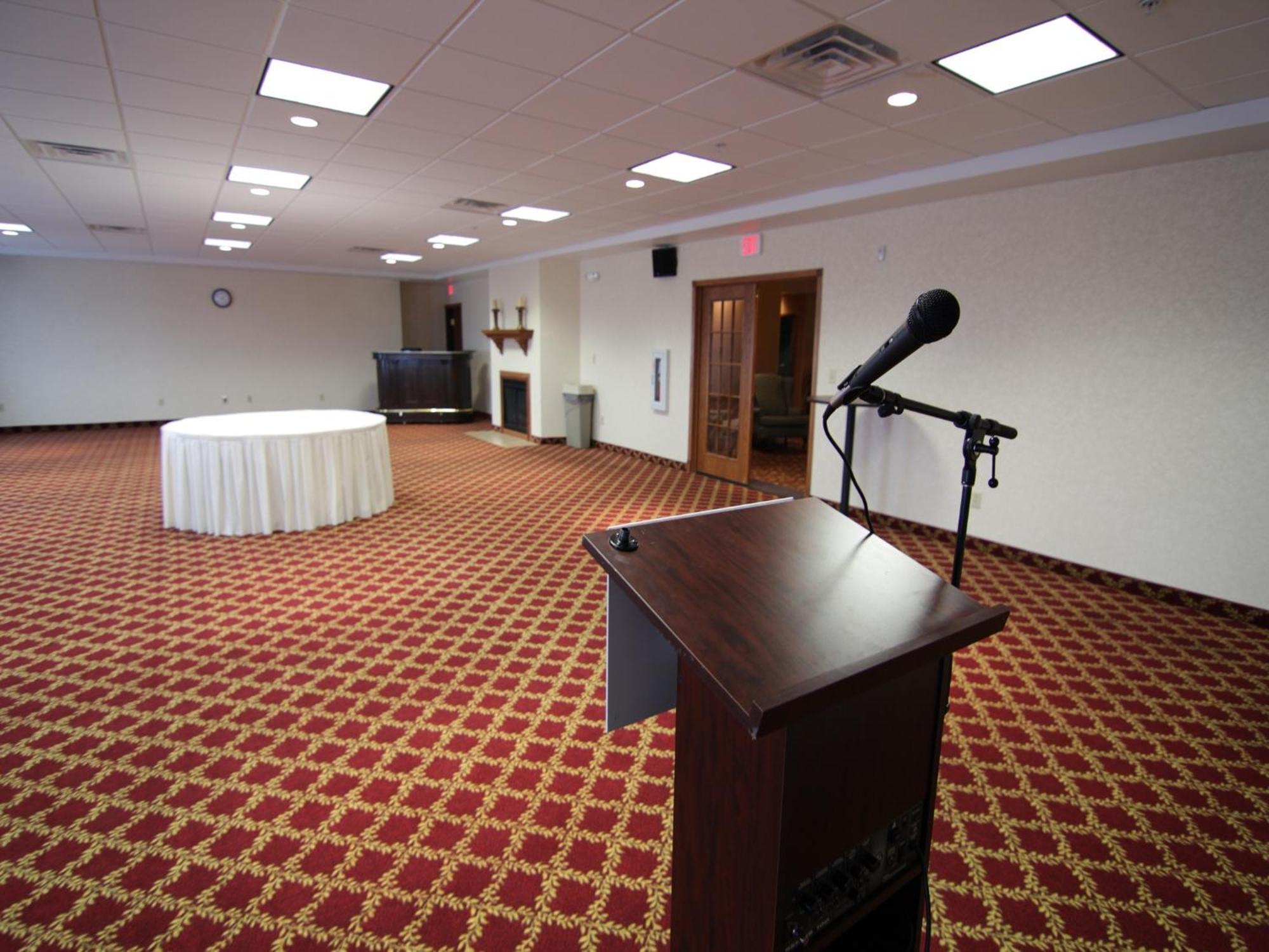 Town & Country Inn And Suites Quincy Bagian luar foto