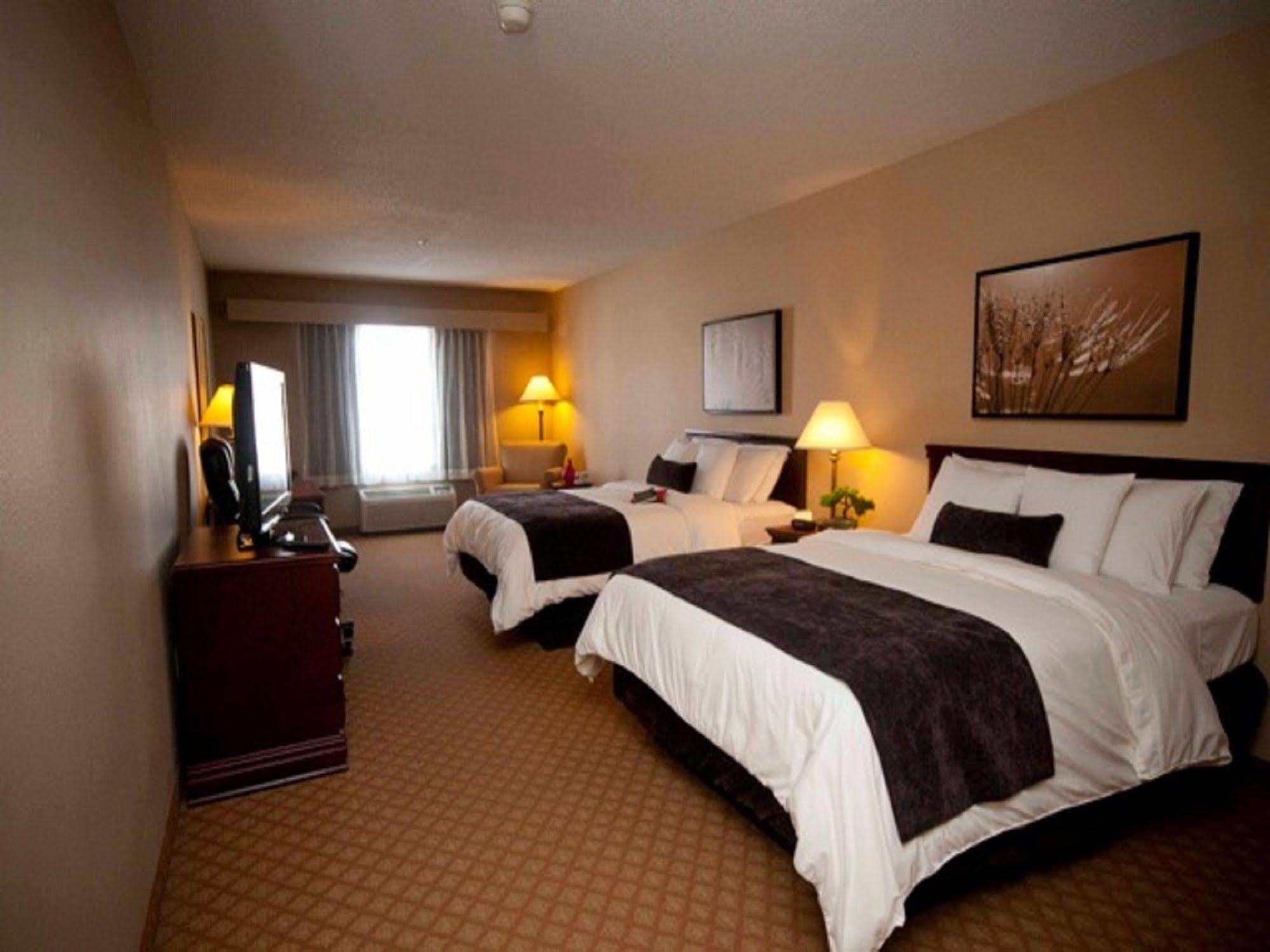 Town & Country Inn And Suites Quincy Bagian luar foto