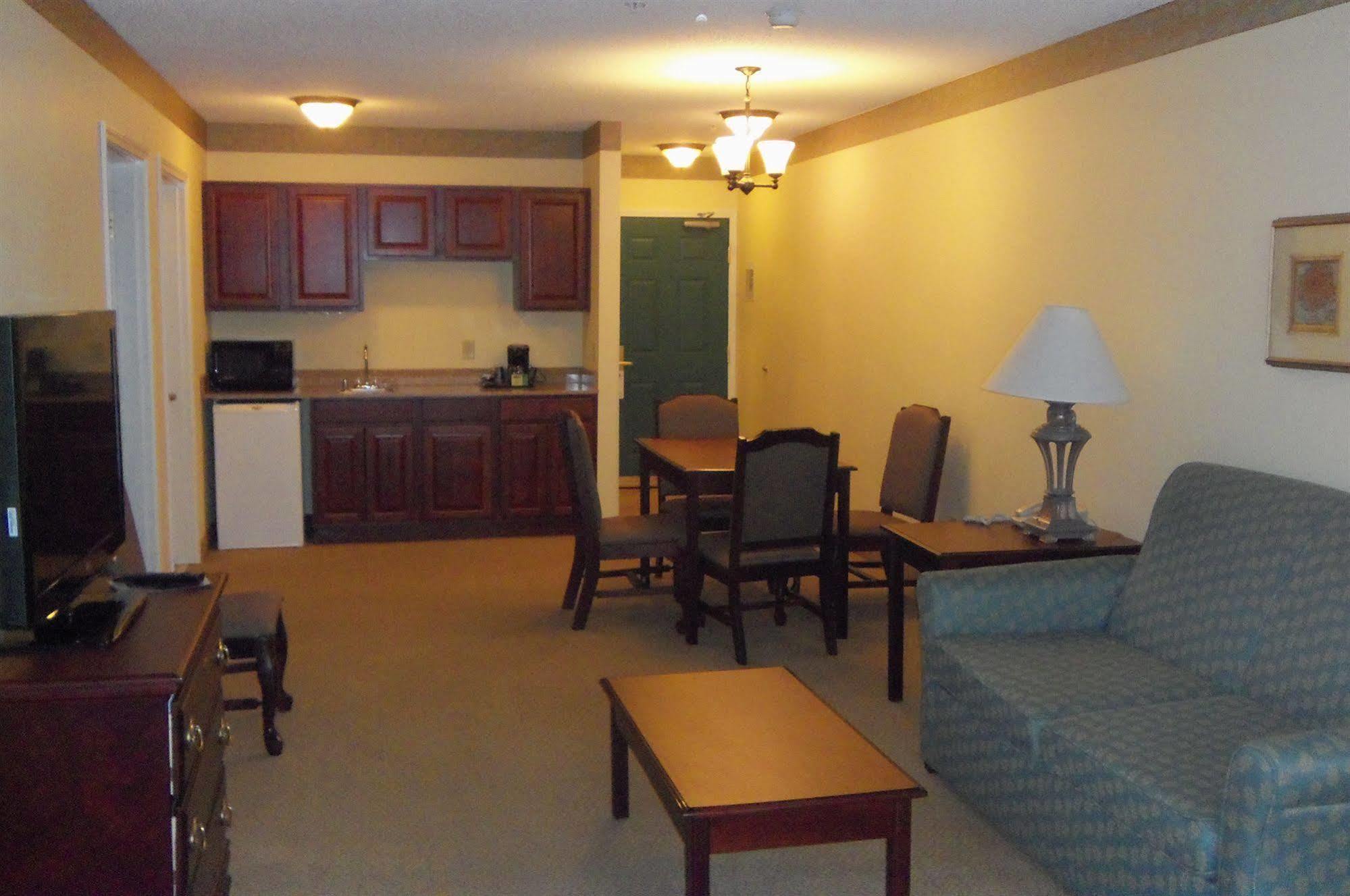 Town & Country Inn And Suites Quincy Bagian luar foto